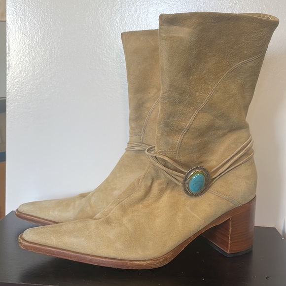 Oliver suede boots with turquoise buckle. Great fall color. Cowgirl wedding - Picture 1 of 8